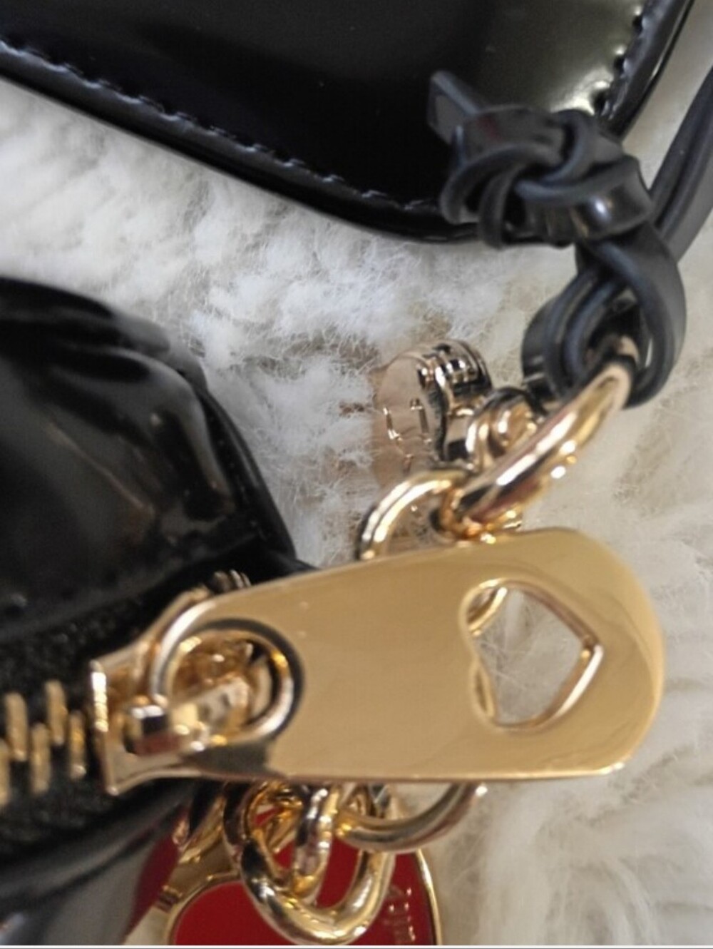 Juicy Couture Black Patent Mini Bag with Gold Chain and Red Heart Charm NWT - Picture 5 of 9